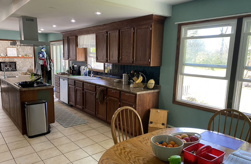 https://htzconstruction.com/wp-content/uploads/2022/07/Kitchen-litchfield-before6-1024x671.jpg